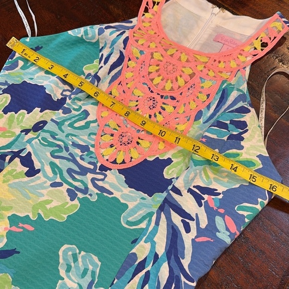 Lilly Pulitzer Pearl Shift Mini Dress Lace Neckline Wade and Sea sz 2 - Picture 10 of 12